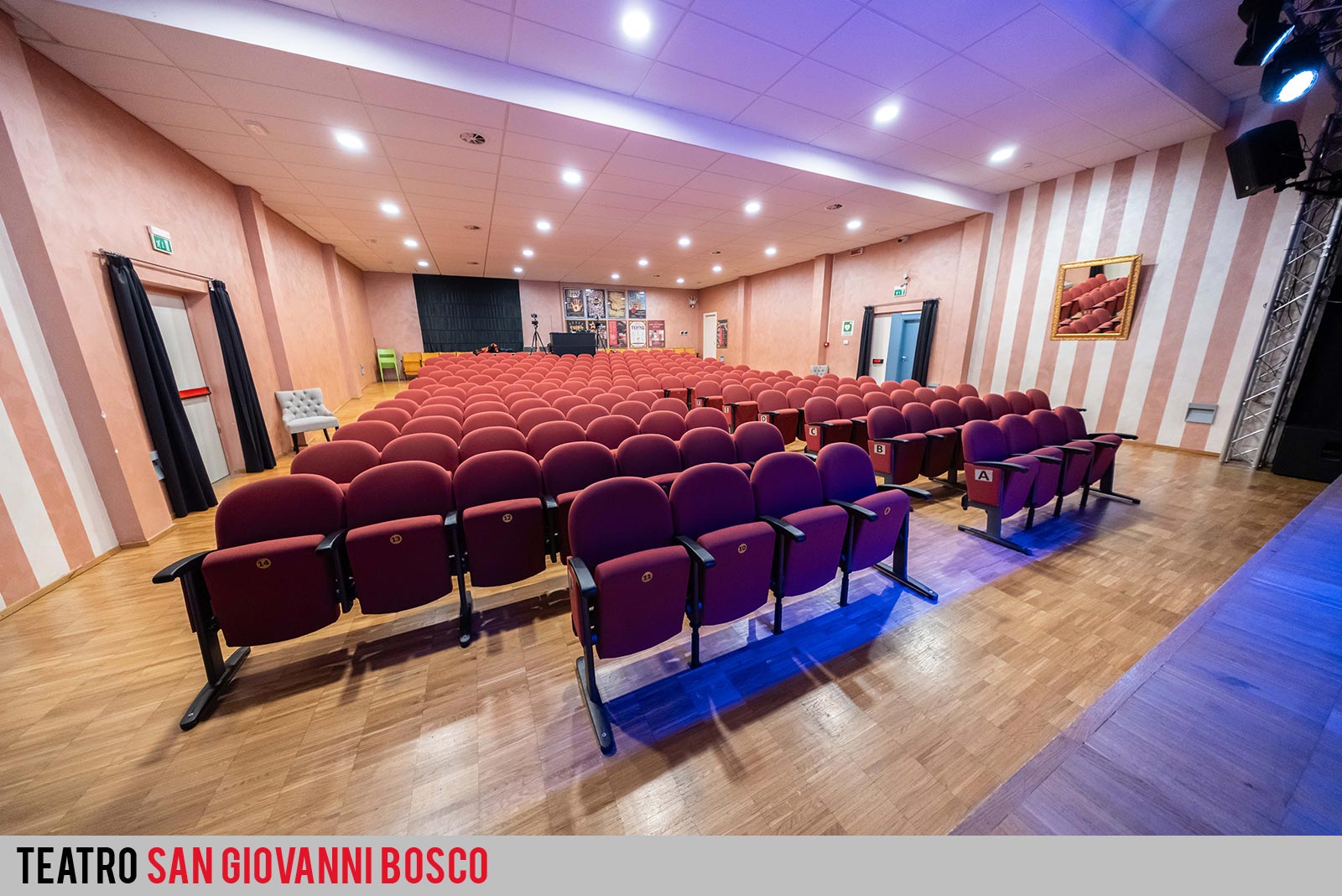 interno teatro controcampo